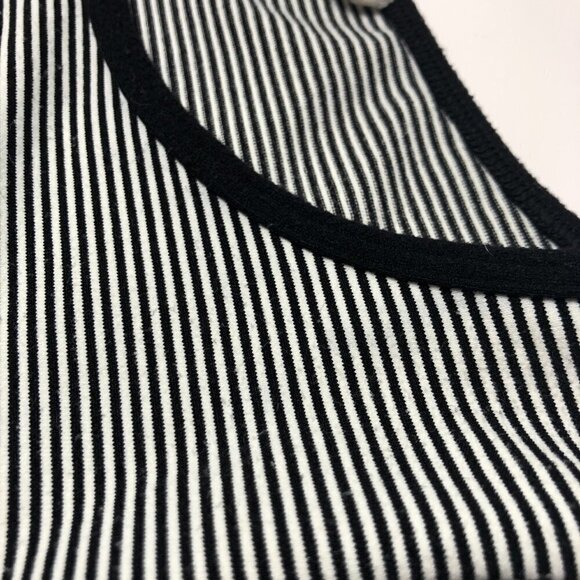 BCBGENERATION Y2K Style Black White Mirco Striped Long Sleeved Stretchy Crop Top - Picture 5 of 13